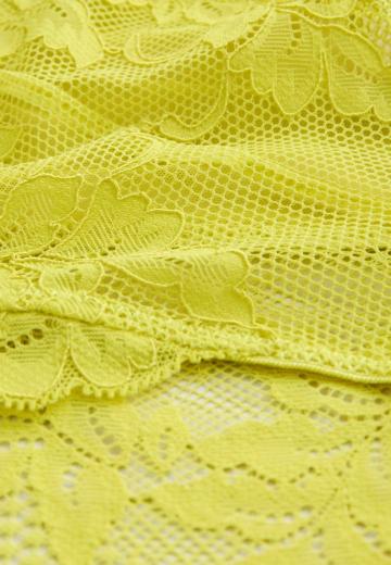 Трусы на бедрах