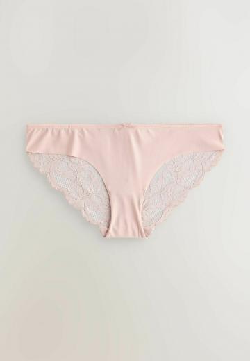 Трусы на бедрах