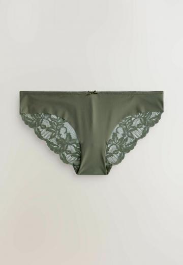 Трусы на бедрах