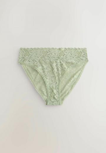 Трусы на бедрах