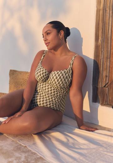 Слитный купальник