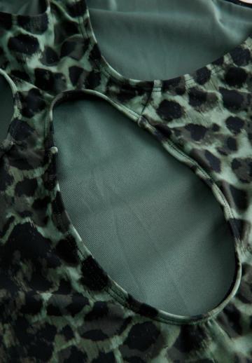 Слитный купальник