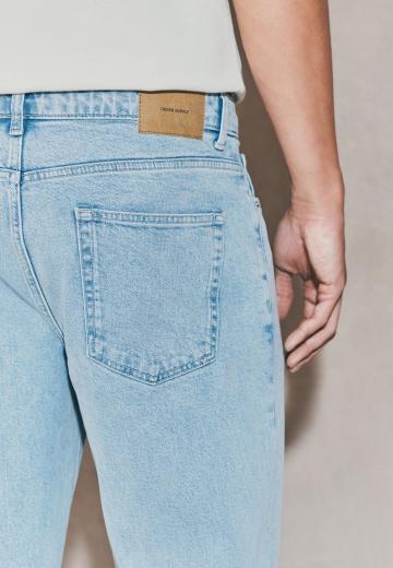 Прямые джинсы