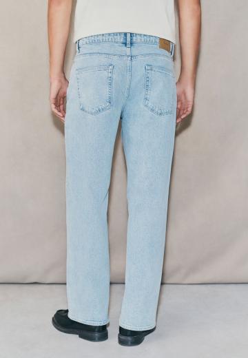 Прямые джинсы