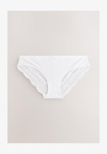 Трусы на бедрах