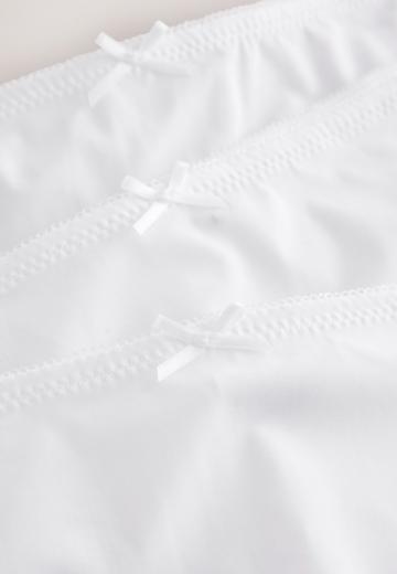 Трусы на бедрах