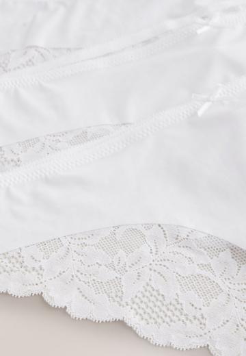 Трусы на бедрах