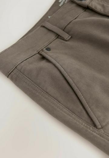 Брюки с накладными карманами