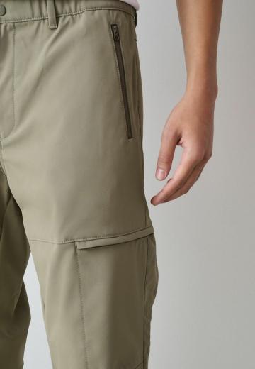 Брюки с накладными карманами