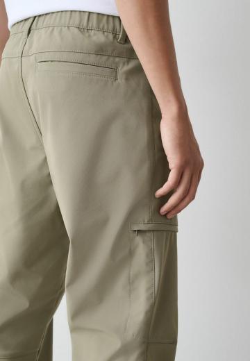 Брюки с накладными карманами