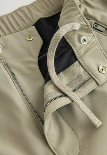 Брюки с накладными карманами