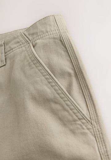 Брюки с накладными карманами