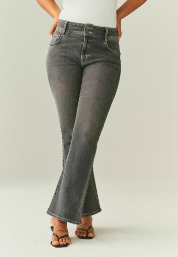 Клешеные джинсы