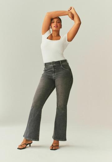 Клешеные джинсы