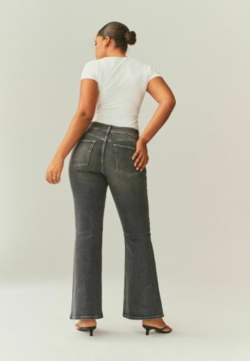 Клешеные джинсы