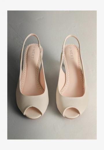 Туфли с открытым носом