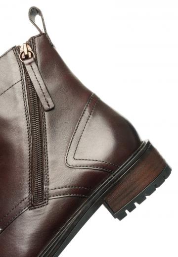 Ботинки на шнуровке