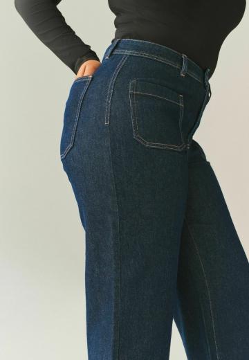 Короткие джинсы