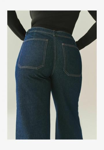 Короткие джинсы