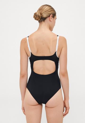 Слитный купальник