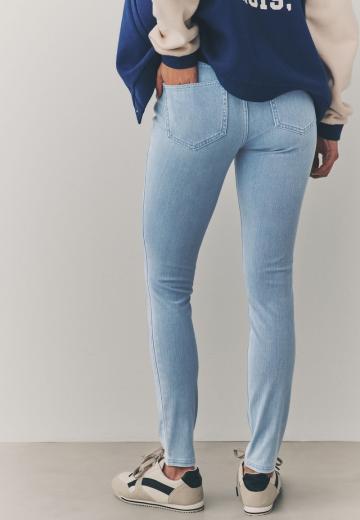 Узкие джинсы