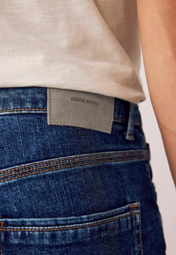 Прямые джинсы