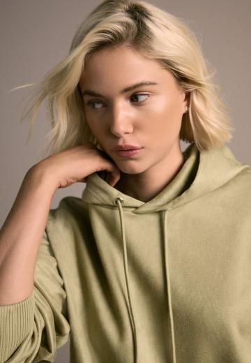 Пуловер с капюшоном