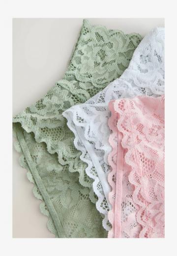 Трусы на бедрах