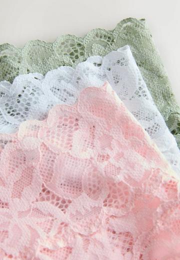 Трусы на бедрах