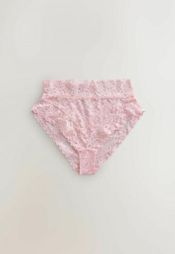 Трусы на бедрах