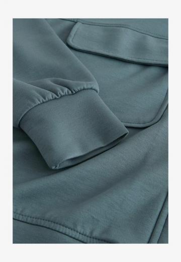 Куртка с накладнымит карманами