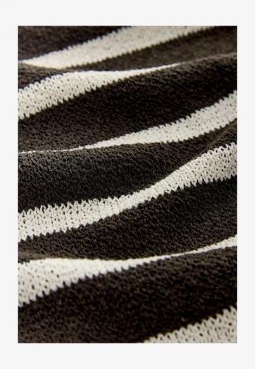 Пуловер в полоску