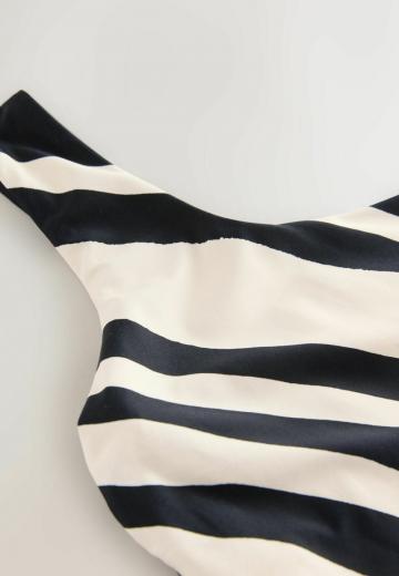 Слитный купальник