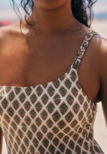 Слитный купальник