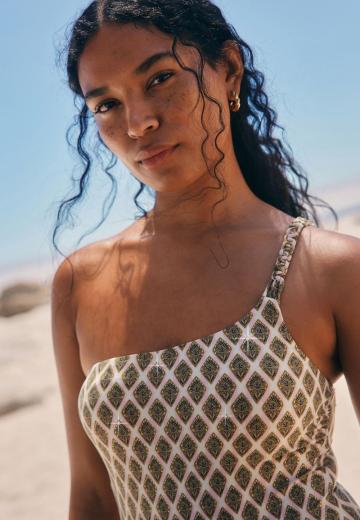 Слитный купальник