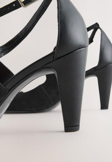 Туфли с ремешком