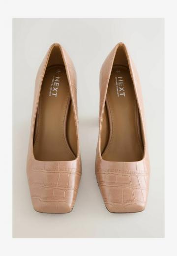 Туфли с высоким носом