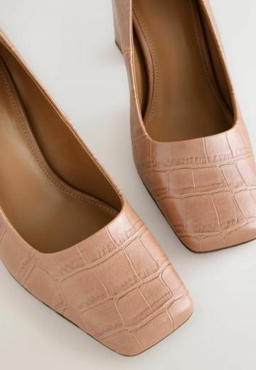 Туфли с высоким носом