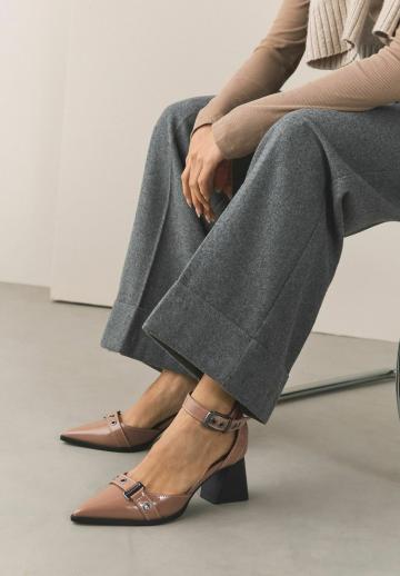 Туфли с высоким носом