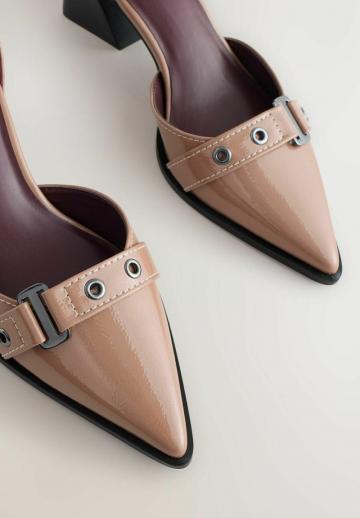 Туфли с высоким носом