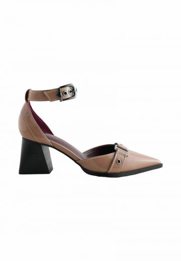 Туфли с высоким носом