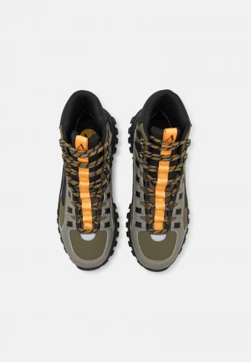 Походные ботинки