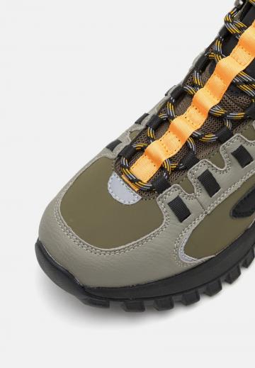 Походные ботинки