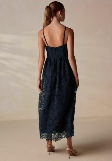 Платье без бретелек