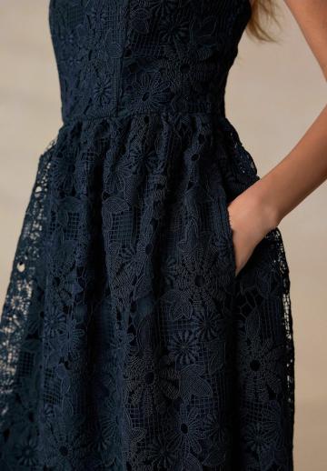 Платье без бретелек