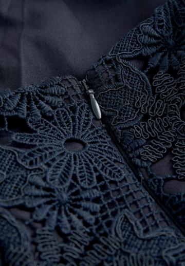 Платье без бретелек