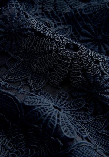 Платье без бретелек