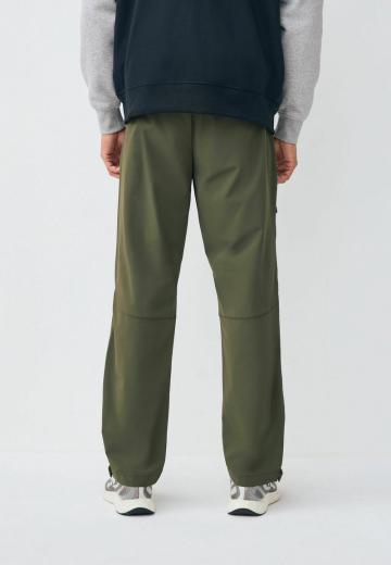 Брюки с накладными карманами