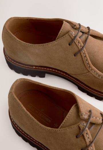 Ботинки на шнуровке