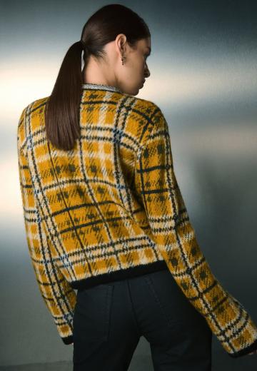 Жаккардовая вязаная кофта